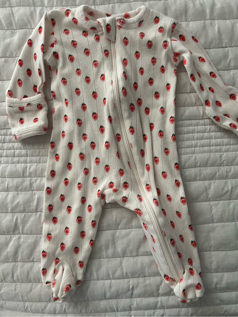 Spearmint Love SIIX White Strawberry Organic 2-Way Zip Footie & Bow
